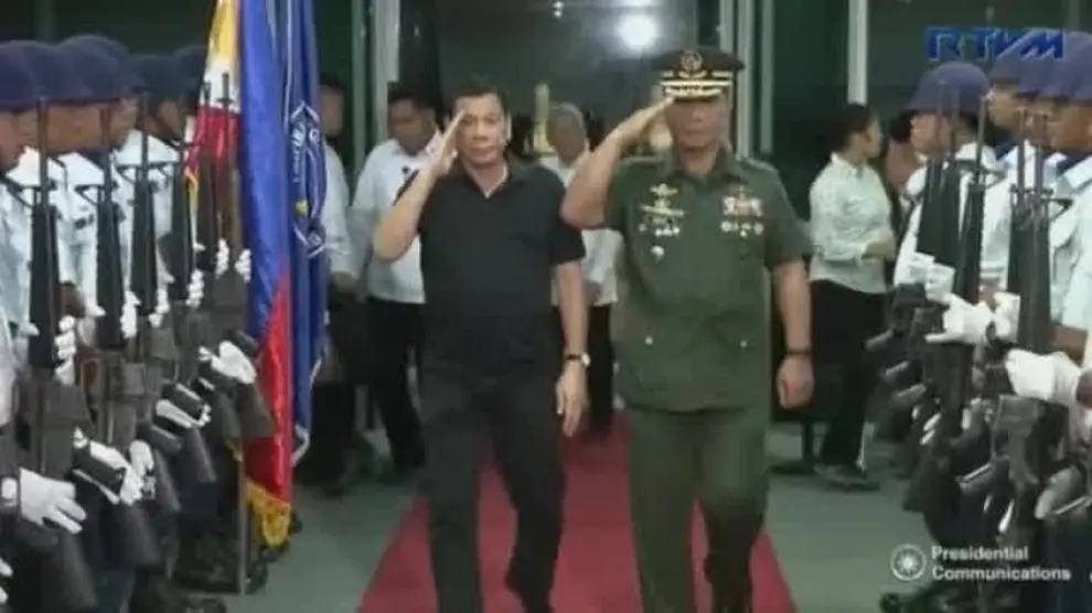 El presidente de Filipinas se compara con Hitler: "me gustaría masacrarlos a todos"