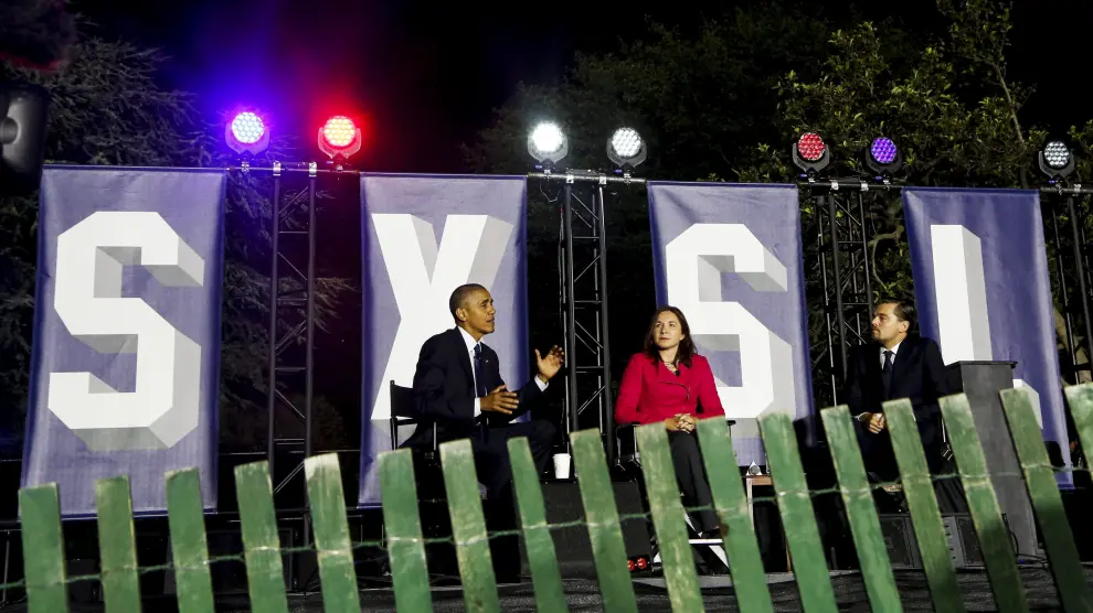 Obama y DiCaprio en el debate sobre el cambio climático celebrado dentro del festival 'South By South Lawn'.