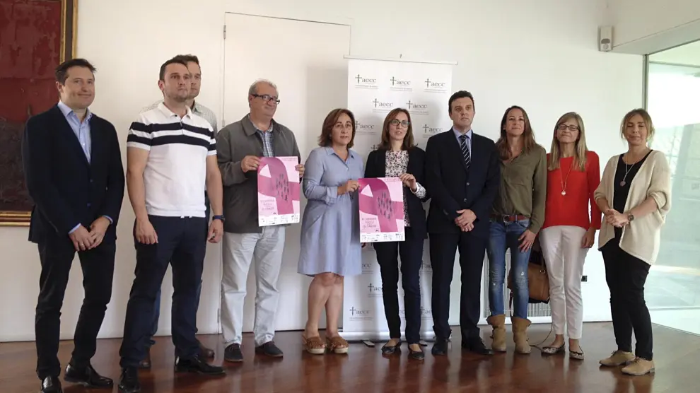 Organizadores y colaboradores de la III Carrera contra el Cáncer de Huesca.