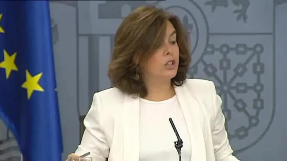 Soraya Sáenz "Todos estamos obligados a colaborar para lograr un gobierno"