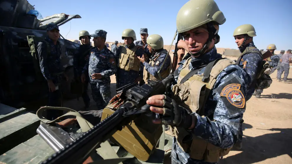 Soldados iraquíes preparándose para la ofensiva.