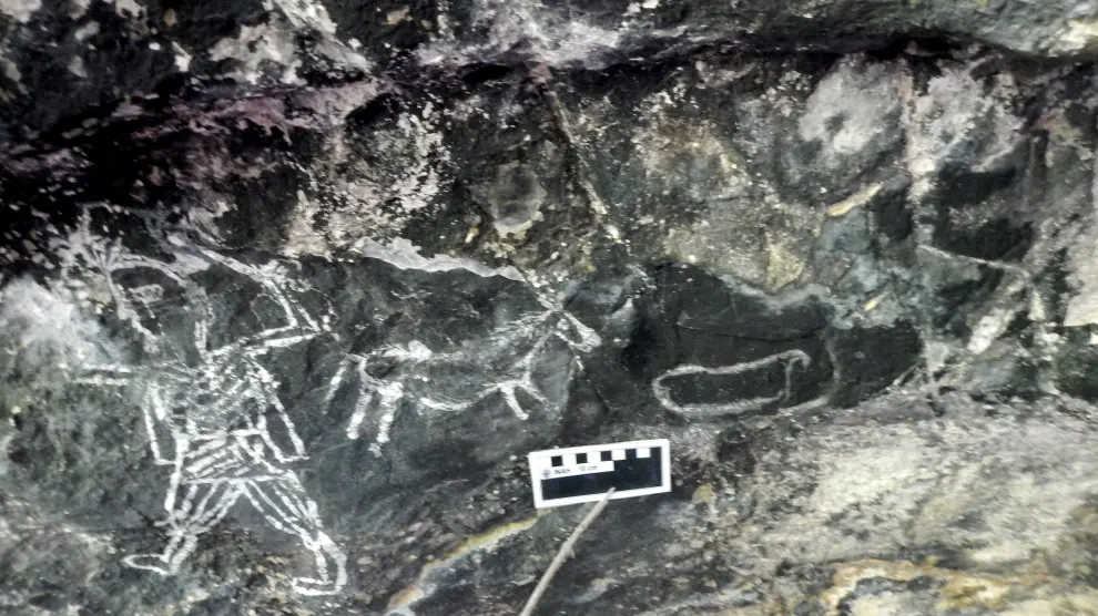 Algunas de las imágenes halladas en el interior de las cuevas