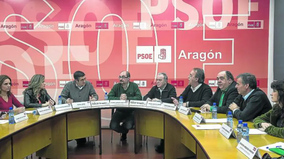 La Ejecutiva del PSOE-Aragón, en una reunión junto al exlendakari Patxi López
