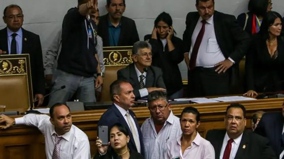 La oposición venezolana impulsa un "juicio político"