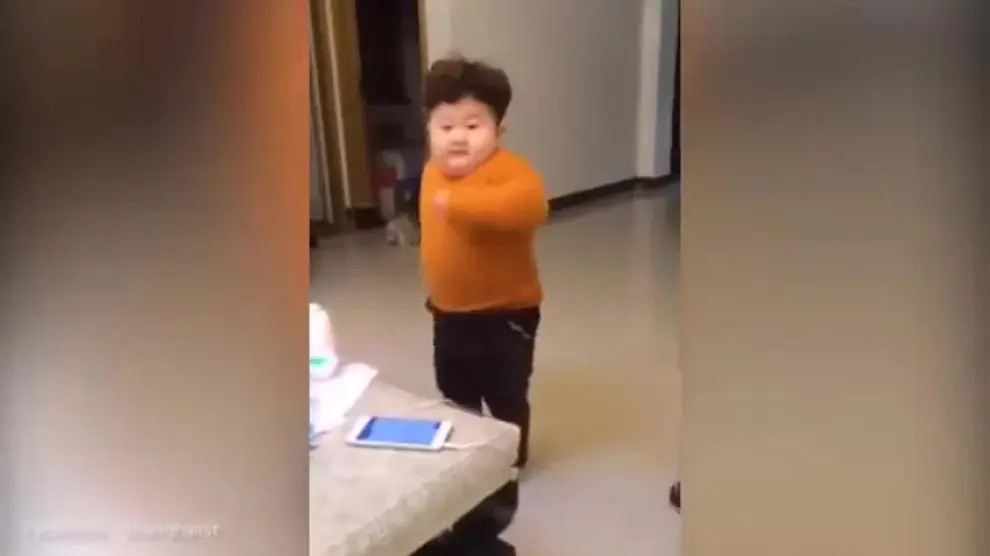 El niño bailón que se parece al dictador de Corea del Norte