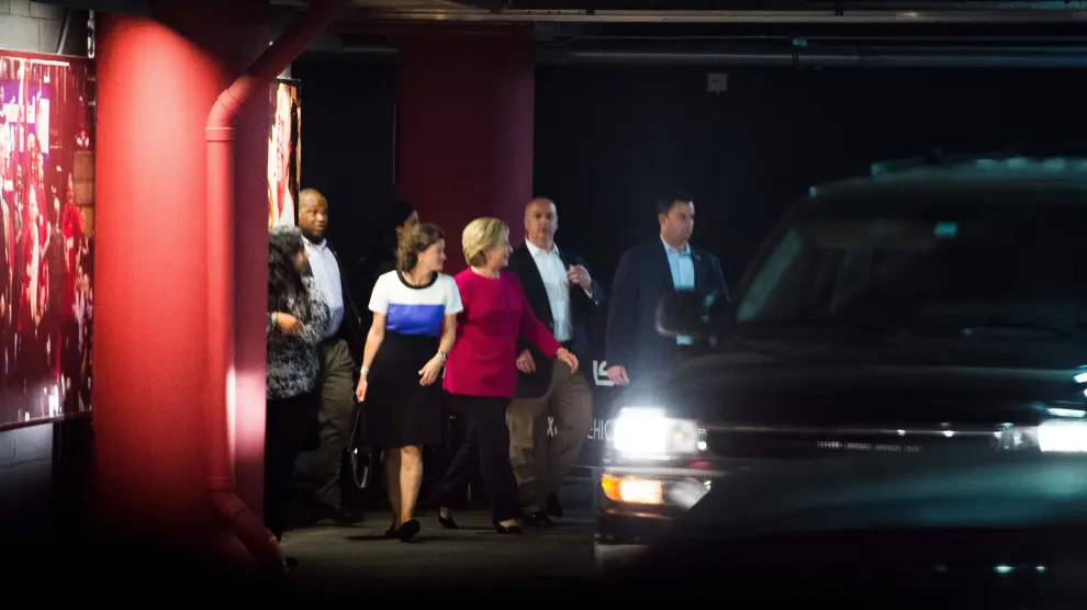 Hillary Clinton sale del concierto de Adele en Miami.