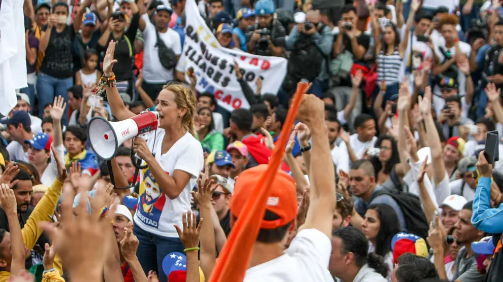 Lilian Tintori, esposa del opositor Leopoldo López, en la marcha de Caracas.