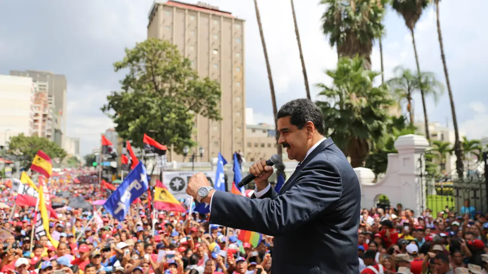 Maduro pide al Consejo de Defensa evaluar escenarios de diálogo con oposición