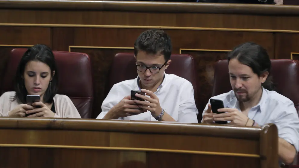 Irene Montero, Íñigo Errejón y Pablo Iglesias durante el debate de este jueves en el Congreso.