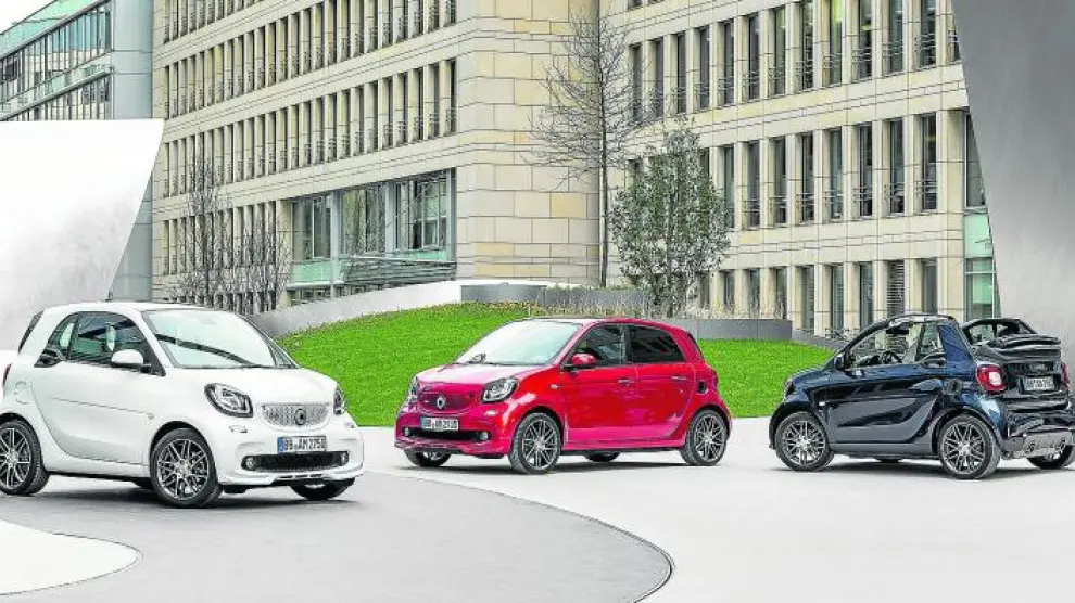 De izquierda a derecha, los modelos Smart Fortwo, Smart Forfour y el Smart Fortwo Cabrio.