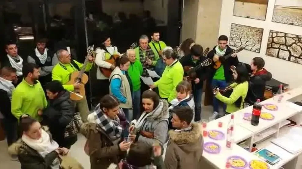 Jotas en la sede de Heraldo en Huesca