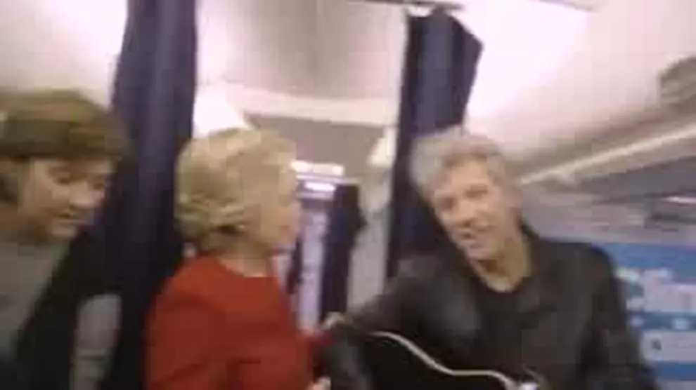 Clinton y Bon Jovi se apuntan al "desafío del maniquí"