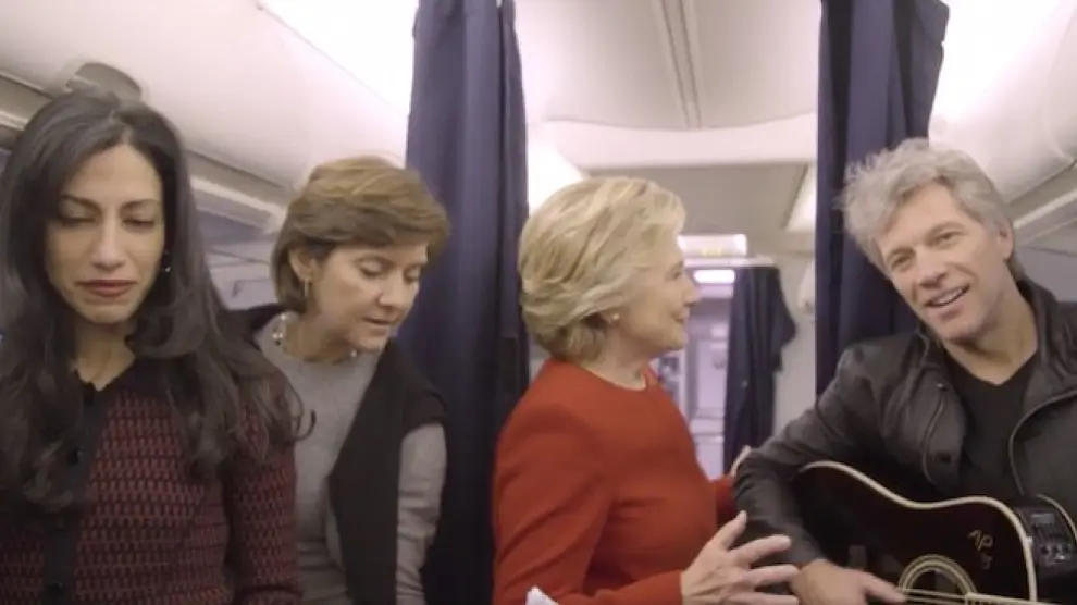 Clinton y Bon Jovi se apuntan al "desafío del maniquí" para pedir el voto.