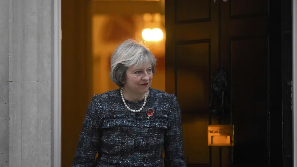 La primera ministra británica luce estos días su 'red poppy'.