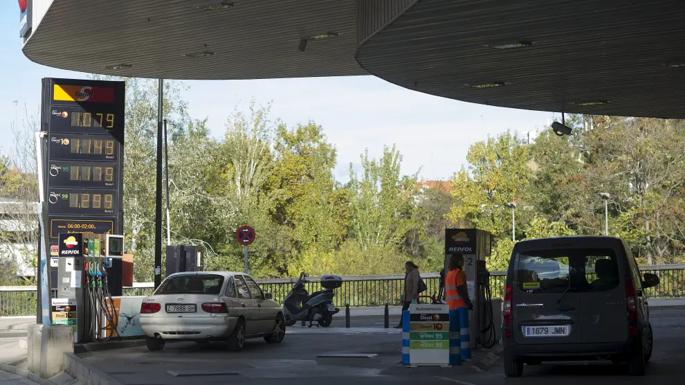 Las gasolineras temen que aumente la fuga de clientes al suprimir Navarra su recargo fiscal