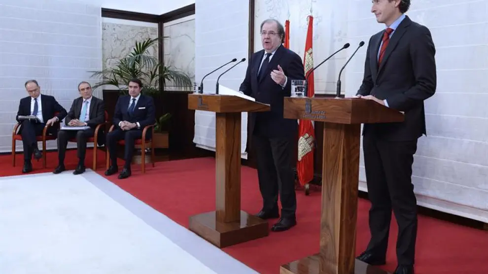 El presidente de la Junta, Juan Vicente Herrera, y el ministro De la Serna, este martes en Valladolid