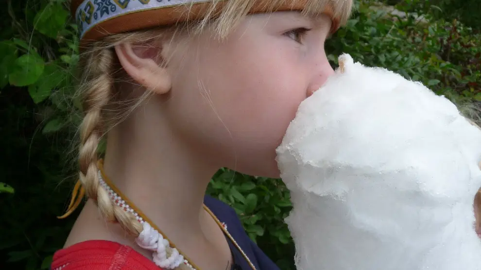 El algodón de azúcar es uno de los dulces más solicitados por niños y mayores.