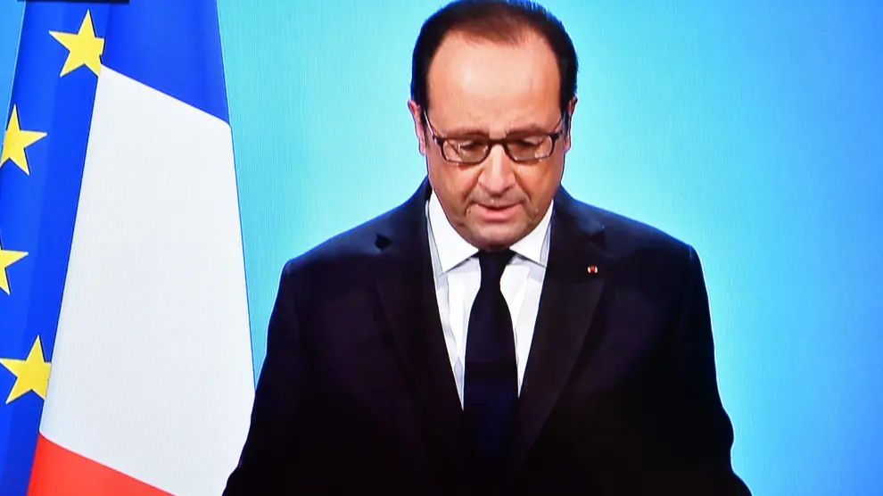 Hollande anunciando en la televisión francesa que no se presentará a la reelección.