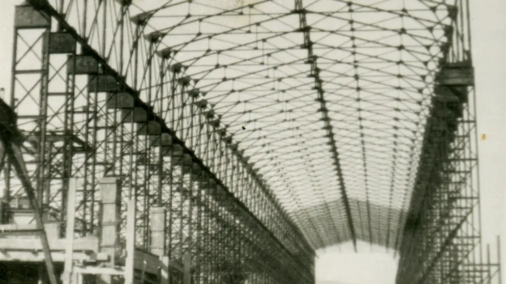 Una de las infraestructuras de esta planta, en 1933, en plena fase de construcción.
