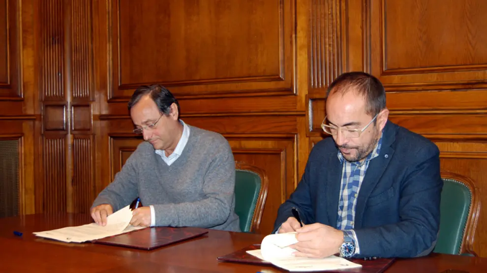 El presidente de la Diputación de Soria, Luis Rey, y el director de la Fundación Cesefor, Antonio Taboada, han suscrito este viernes un convenio de colaboración