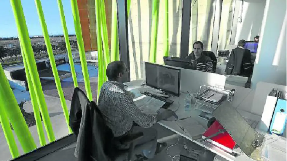 Trabajadores del departamento de diseño en las nuevas instalaciones de Gaypu en Plhus