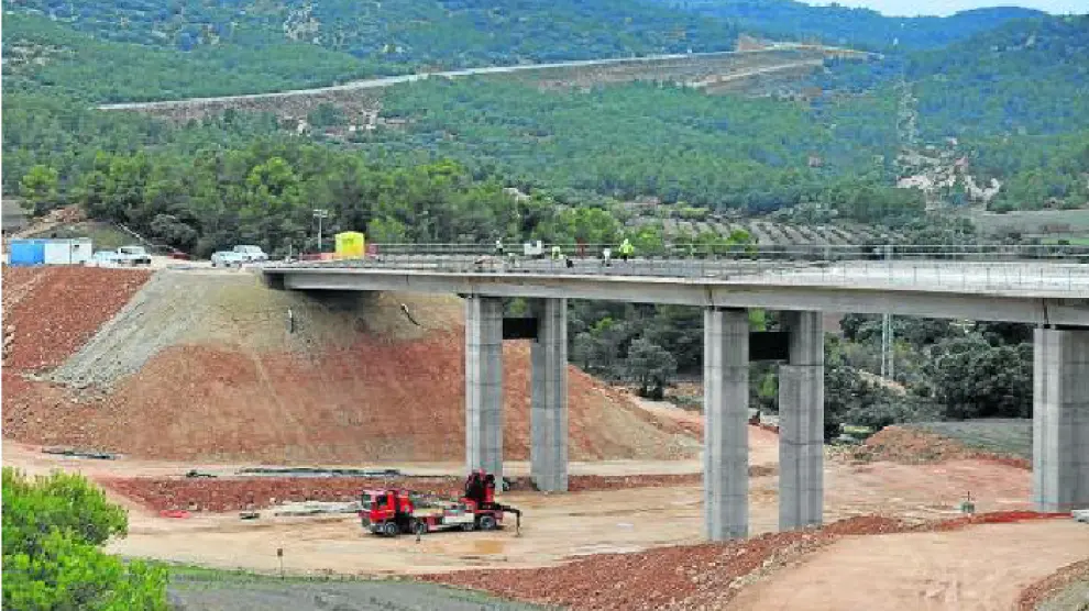 Finalización del viaducto de San Bernardo, que permitirá eliminar curvas de la antigua N-232