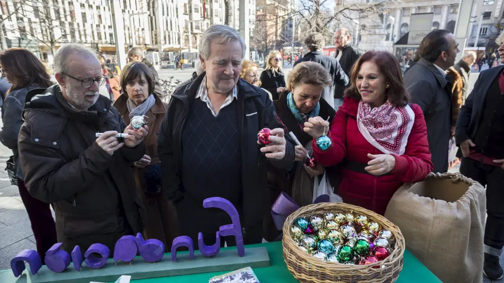 La Fundación organizó un acto navideño en la plaza de España para dar a conocer la entidad.