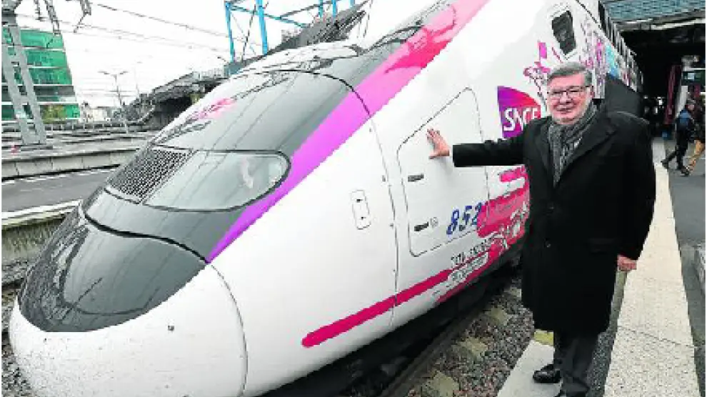 El ministro de Transportes francés, Alain Vidalies, hace diez días, en el estreno del TGV París-Burdeos.