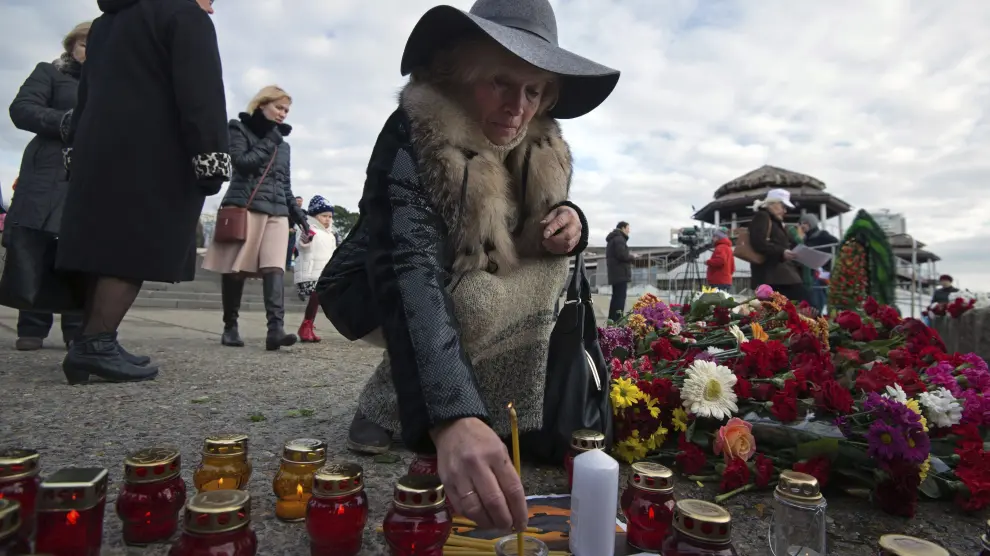 Despedida en Sochi en homenaje a los fallecidos en el avión siniestrado.