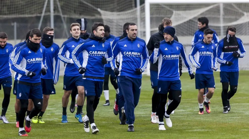 La plantilla del Real Zaragoza, en uno de los últimos entrenamientos previos a las vacaciones, en la semana anterior a jugar en Vallecas.