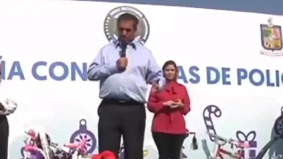 Político mejicano destroza la Navidad a los niños