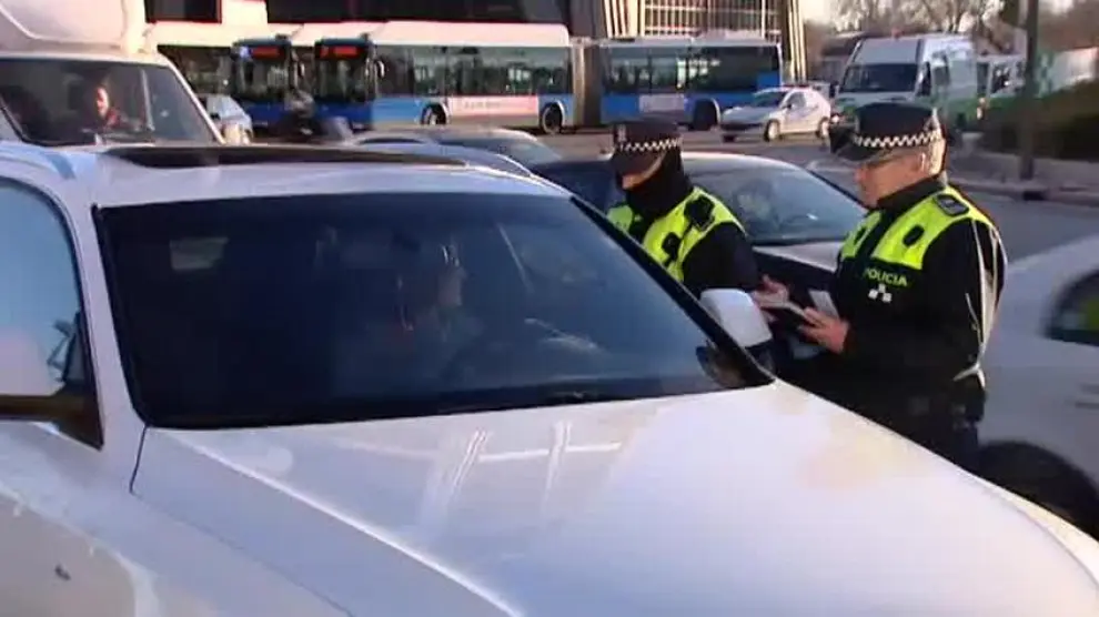 La Policía de Madrid multa a los vehículos con matrículas pares