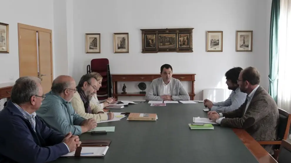 El concejal de Hacienda, Javier Muñoz, en una reunión reciente con el resto de representantes de las instituciones involucradas en la organización de 'Numancia 2017'.