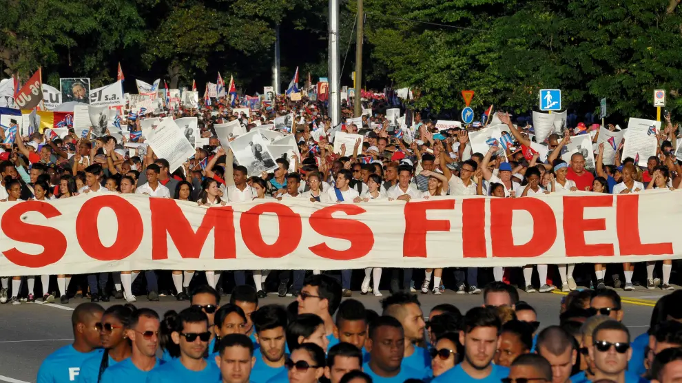 Miles de personas, aún a falta de cifras oficiales, marcharon este martes por La Habana.