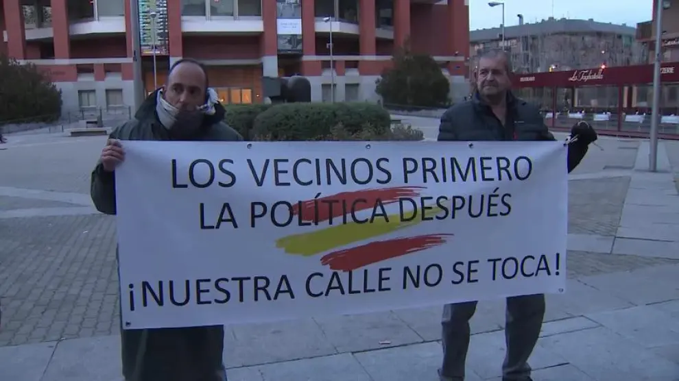 Concentración en protesta por la retirada de calle franquista