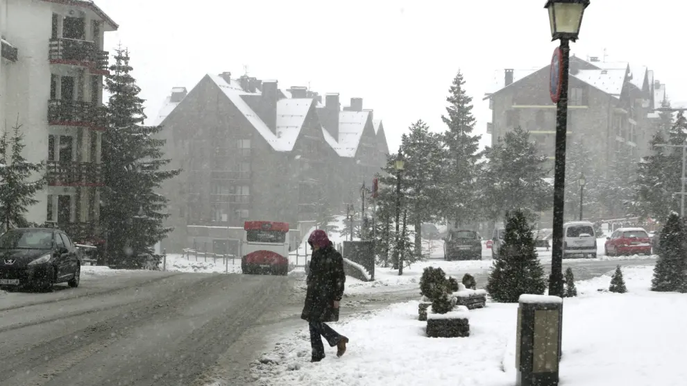 Hace días que la nieve se ha instalado en el Pirineo.