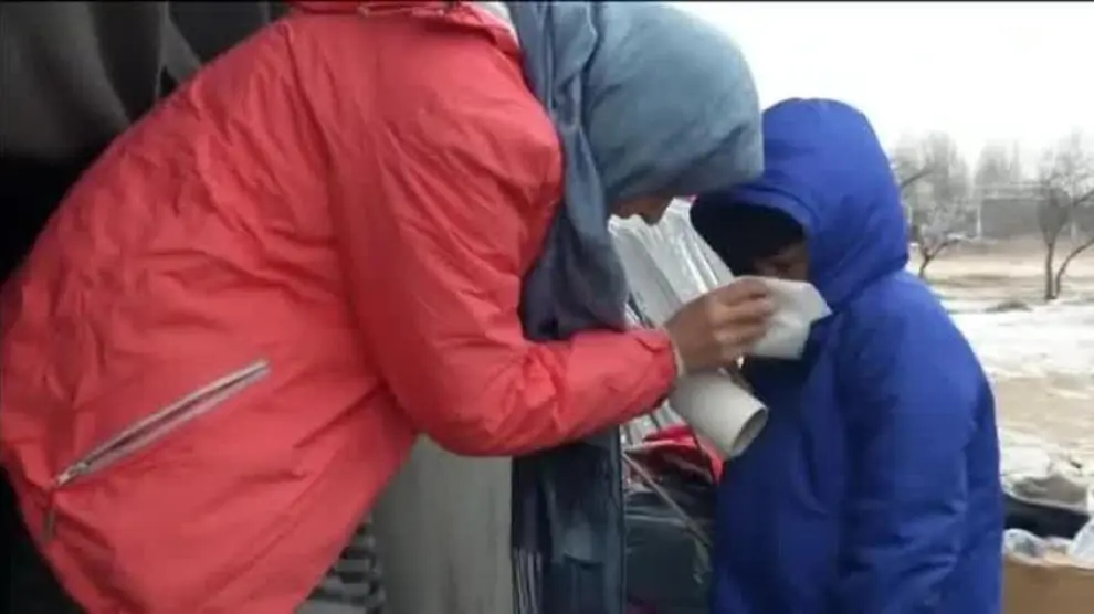 Cientos de refugiados sobreviven a las gélidas temperaturas en Serbia y Hungría