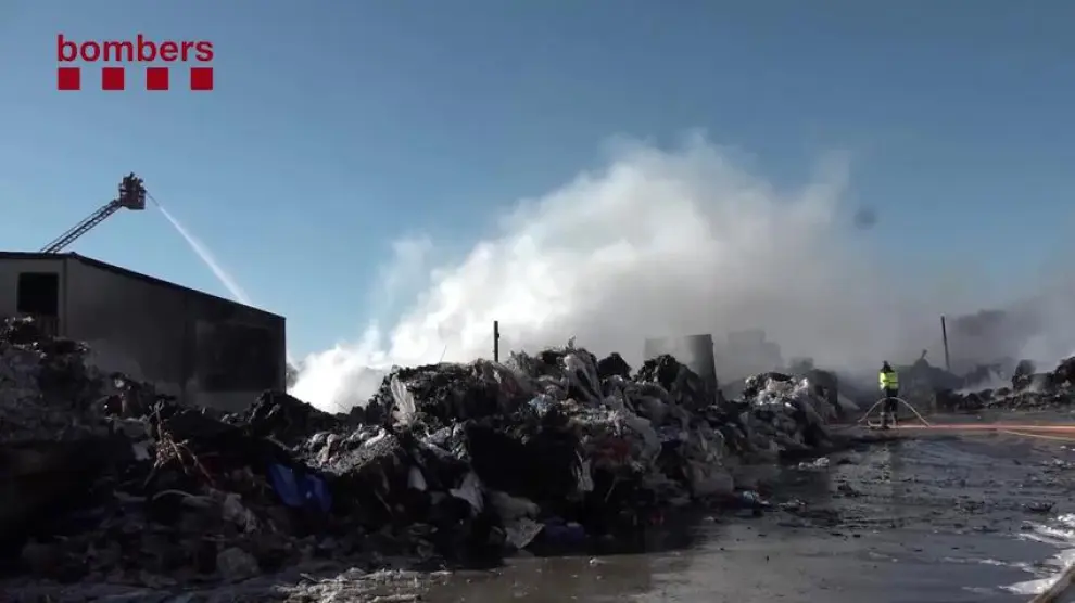 Incendio en una planta de reciclaje en Girona