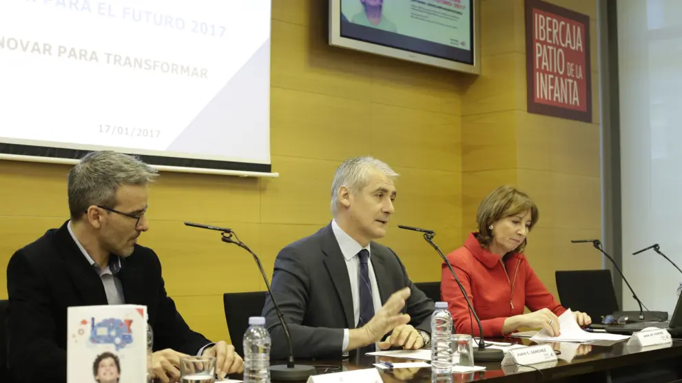 David Calle, Juan Carlos Sánchez y Ana Farré, en la presentación de 'Educar para el futuro 2017'.