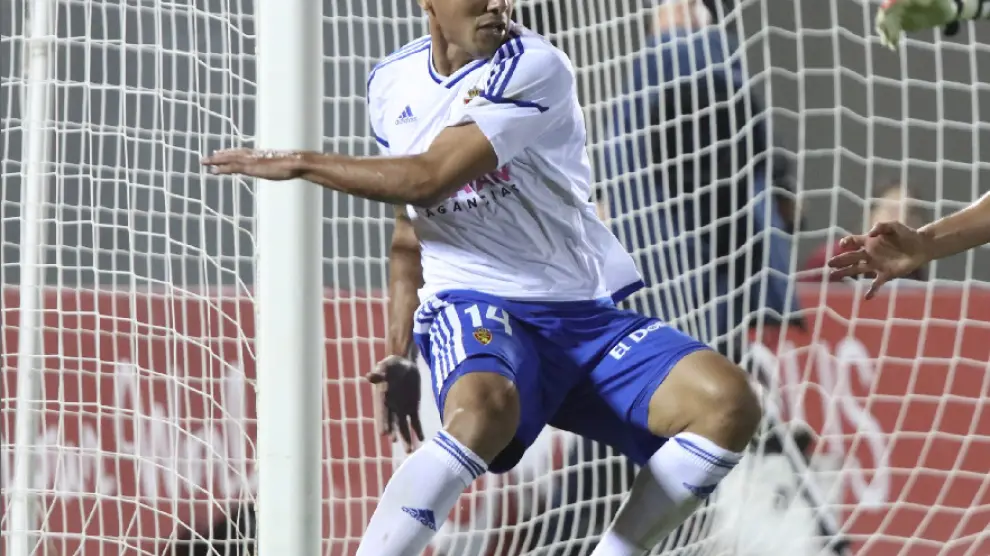 Marcelo Silva, en una acción defensiva en el partido jugado en Mallorca.