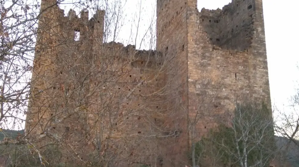 El castillo y el puente de Ruesta, amenazados por los derrumbres