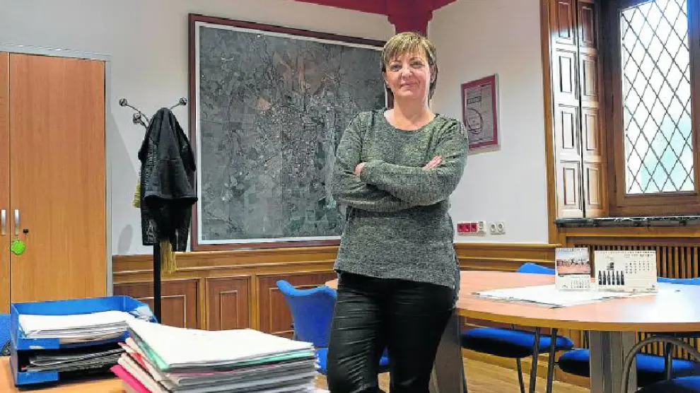 Pilar Novales, que encabeza la formación de Cambiar Huesca, en su despacho del Ayuntamiento.