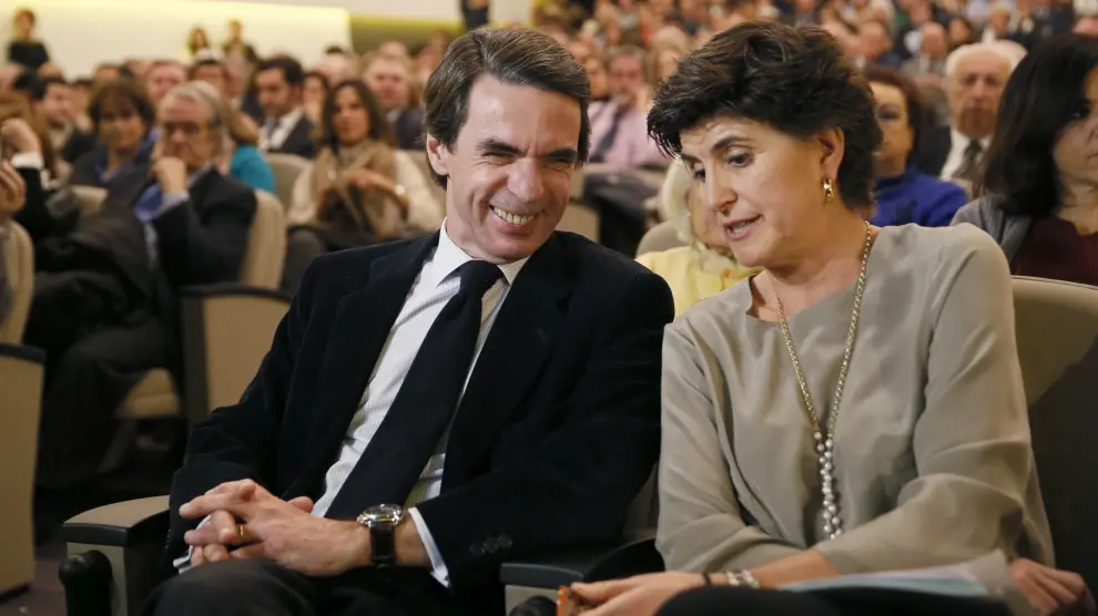 El expresidente del Gobierno José María Aznar junto a María San Gil.