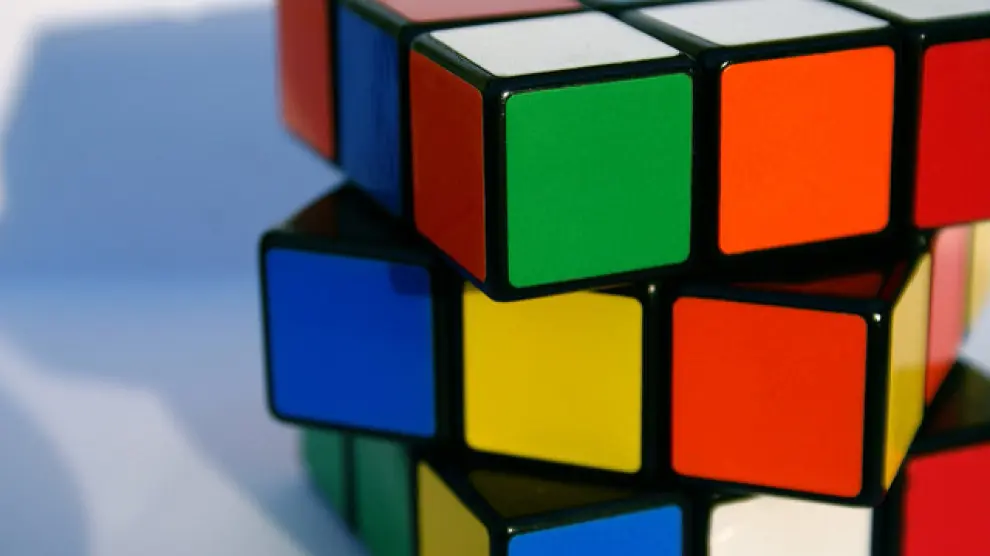 El récord robótico para hacer el cubo de Rubik es de 0,637 segundos