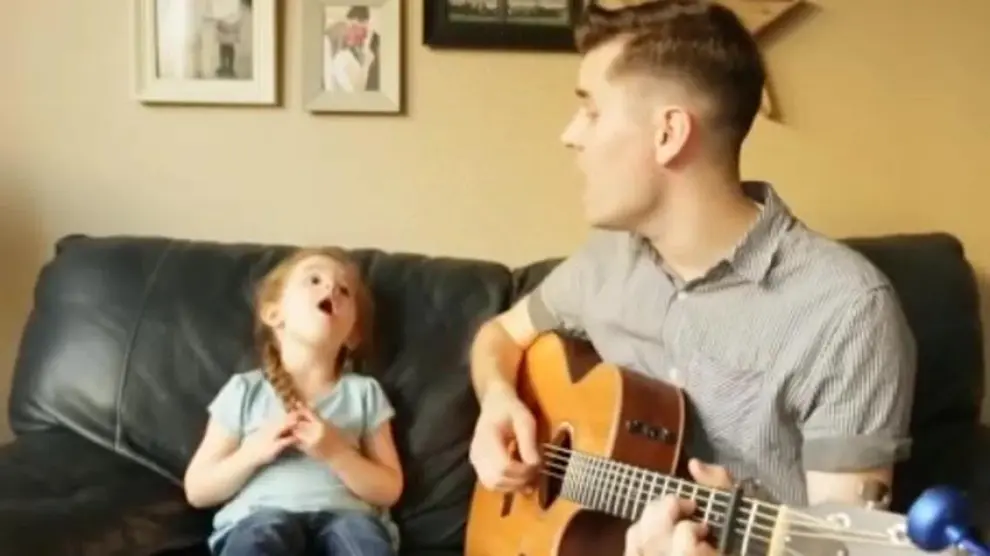 El emocionante dueto entre un padre y su hija de 4 años