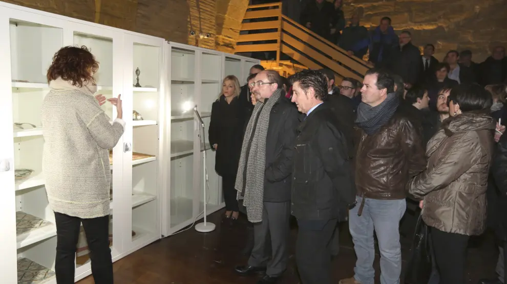 Javier Lambán, Mayte Pérez y otras personalidades visitan la exposición con las 51 piezas de Sijena devueltas por Cataluña.