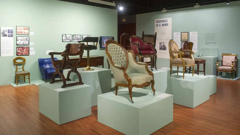 Exposición de muebles de Loscertales en el Centro de Historias