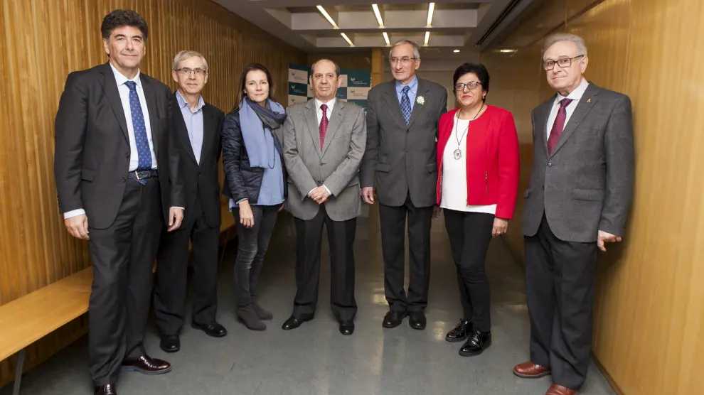 Los representantes de todas las asociaciones contra el cáncer, antes de la rueda de prensa conjunta que han ofrecido en Zaragoza.
