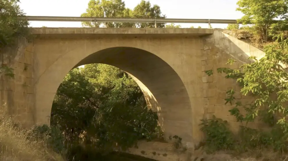 Los saltos se hacen desde un puente de 7 metros.