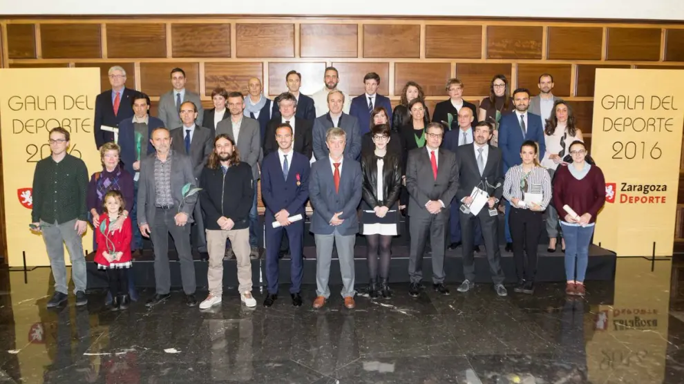 Todos los premiados en la Gala del Deporte 2016 en el Ayuntamiento de Zaragoza.